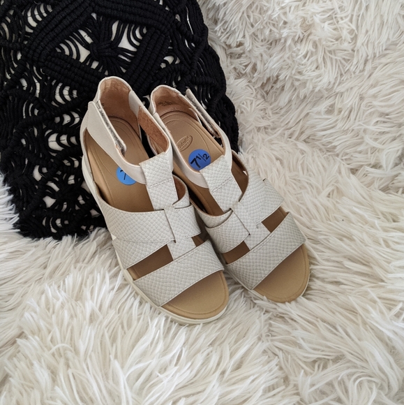 NWOT Dr. Scholl's Wedge Sandals with Velcro Clasp - Picture 3 of 7